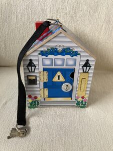 2011. House with keys and dolls (3)