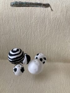 526. Black White balls