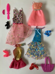 1019. Barbie with dresses and shoes