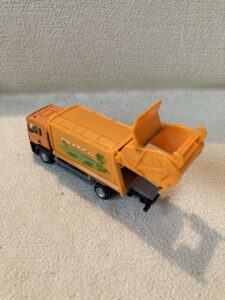 1048. Garbage truck (3)