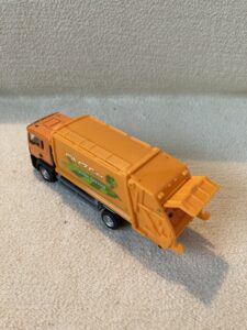 1048. Garbage truck (4)